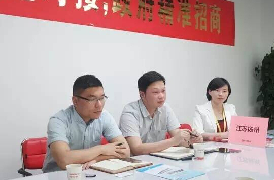 東方龍商務(wù)舉行高新激光設(shè)備投資選址項(xiàng)目的政府對(duì)接會(huì) 東方龍商務(wù)舉行高新激光設(shè)備投資選址項(xiàng)目的政府對(duì)接會(huì)