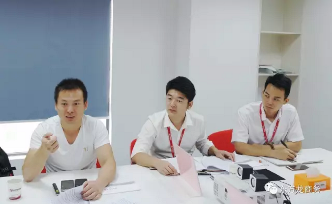 舉行汽車電子產(chǎn)品投資選址項(xiàng)目的政府對(duì)接會(huì),政企雙方達(dá)成初步合作意向 舉行汽車電子產(chǎn)品投資選址項(xiàng)目的政府對(duì)接會(huì),政企雙方達(dá)成初步合作意向