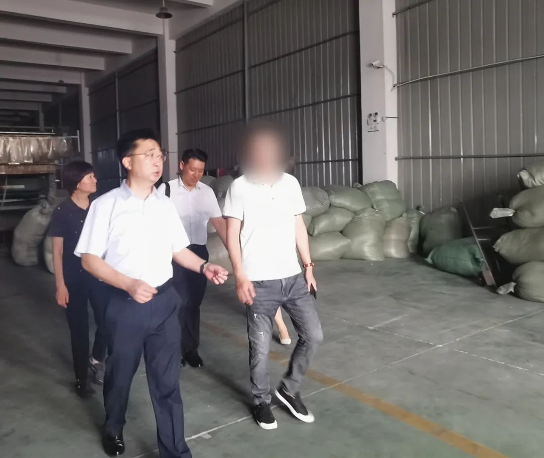 國內(nèi)知名婚紗品牌深度合作商！山東某地方政府順利考察高檔婚紗禮服布料擴建投資選址項目企業(yè)