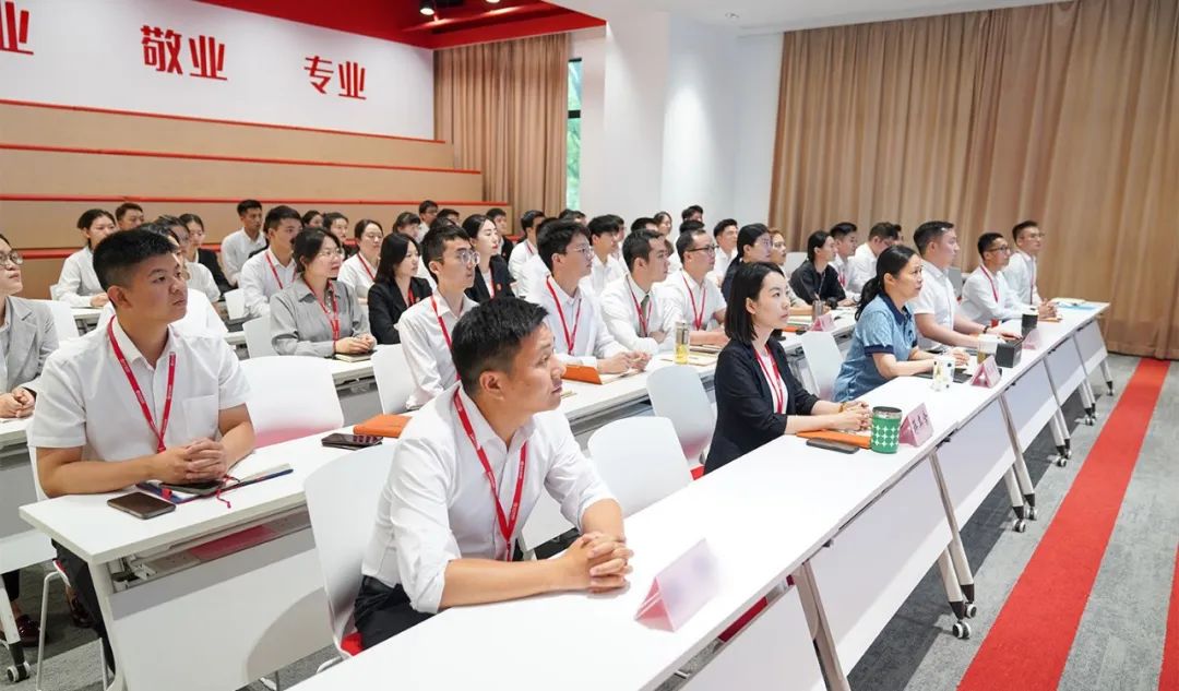 爭(zhēng)、搶、拼、實(shí)！奔跑二季度競(jìng)賽活動(dòng)圓滿收官！6月下旬，集團(tuán)共34個(gè)優(yōu)質(zhì)投資選址項(xiàng)目通過(guò)評(píng)估